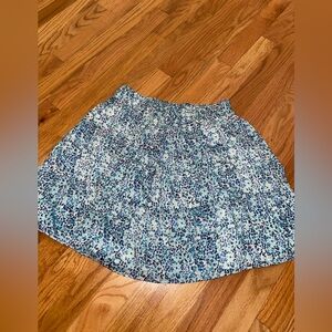 LOFT Skirt. New with Tag. Flutter Style. XS. Elastic waist. Never worn
